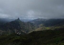 El cóctel meteorológico que azota a las islas incluye este viernes viento, calima y oleaje