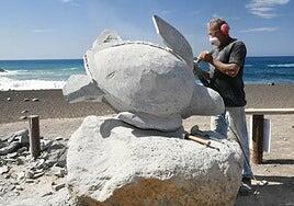 El escultor Juan Miguel Cubas tendrá una calle en Pájara