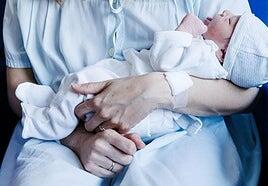 Una mujer denuncia que la confundieron al nacer con otra bebé en el Hospital de Fuerteventura