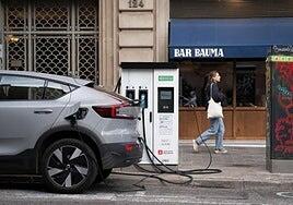 El Gobierno llama a más de 13.500 canarios a justificar las ayudas para coches eléctricos y placas solares: Corren el riesgo de perderlas