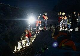 «Escuché ¡socorro! y vi a la chica agarrada a una grieta en la roca», relata un testigo de la tragedia de Santander
