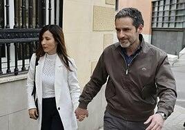Borja Sémper retoma la vida pública en ARCO junto a Bárbara Goenaga