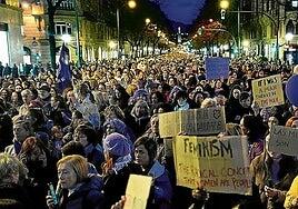 Denuncian a cinco jóvenes en Vizcaya por difundir un vídeo sexual de una menor