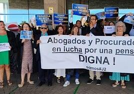 Abogados y procuradores mutualistas de las islas salen este sábado a la calle para reclamar sus derechos