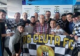 Confraternización en el Bar Playa El Boya con seguidores del Ceuta