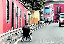 Peatones y PMR de Tafira Baja denuncian el peligro al que se exponen a diario: «Nos jugamos la vida»