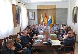 El Gobierno local de Guía reconoce una deuda de un millón de euros en facturas pendientes de 2025