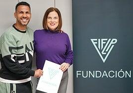 Jonathan Viera se suma a una iniciativa solidaria de la Fundación Canaria de la FIFLP