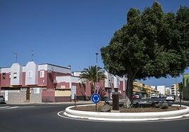 Un juzgado prohíbe acercarse a su edificio a la mujer que acosaba a sus vecinos en Vecindario