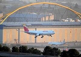 Iberia plantea un ERE voluntario para 996 trabajadores