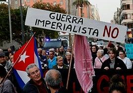 Decenas de personas piden parar la guerra en distintas localidades del archipiélago