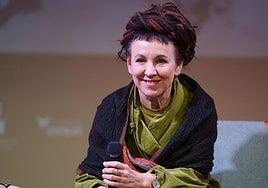 Olga Tokarczuk: «Me siento indefensa y frágil en este tiempo de mucho lío»
