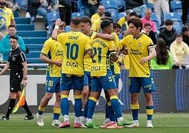 Las tres parejas, el secreto de Luis García