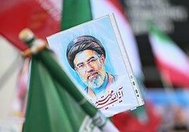 La lucha interna en el régimen iraní por la elección de Jamenei: conspiraciones, rivalidades y amenazas