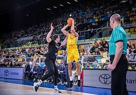 Pifia de un Dreamland Gran Canaria que se despide de Europa (82-92)