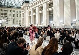 Cuentos, plumas, botánica y moda española de la buena