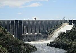 Las renovables amortiguan el precio de la luz, pero la guerra dispara la factura por el apagón