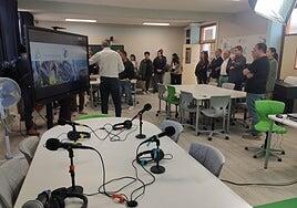 Estudiantes y empresarios estrechan lazos en el IV Encuentro de las Profesiones de Agüimes
