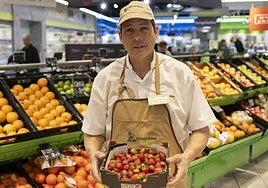 HiperDino comercializa 800.000 kg de fresa: la fruta de temporada al mejor precio y rica en vitaminas y sabor
