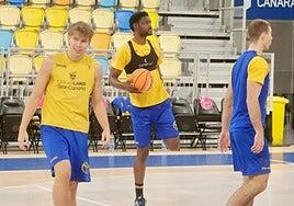 El Gran Canaria, con Metu para atravesar el río ante el Breogán