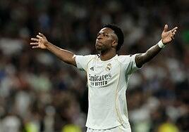 El Real Madrid se hace con un derbi espectacular para seguir vivo en la Liga