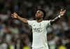 El Real Madrid se hace con un derbi espectacular para seguir vivo en la Liga