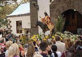 La Burrita abre las procesiones de Semana Santa en Triana y Vegueta