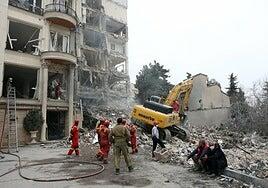 El cierre de Ormuz obliga a Trump a aplazar cinco días su ultimátum y negociar con Irán