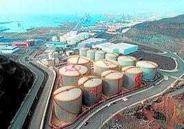El puerto de Las Palmas supera al de Algeciras y se convierte en la gran gasolinera marítima de España