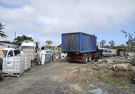 La basura acumulada en la Parcela 214 de Costa Teguise obliga a tomar medidas