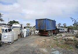 La basura acumulada en la Parcela 214 de Costa Teguise obliga a tomar medidas