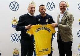 La doble acrobacia de Ramírez con Helguera y el entrenador