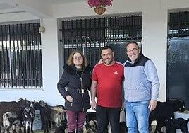 La solidaridad reluce en Santa Brígida: «Vimos que nuestra finca se inundaba y sacamos a los animales corriendo»