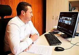 Reunión por el muro en el recinto ferial de Uga