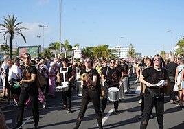 Marea carnavalera en Maspalomas