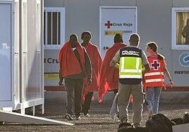 Llega a El Hierro un cayuco con 82 ocupantes que había salido de Gambia