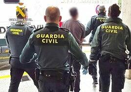 Un detenido por intentar robar un vehículo en Santander se lía a mordiscos con los agentes y los sanitarios