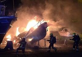 El incendio en el muelle, en imágenes