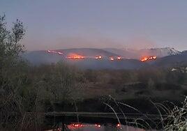 El primer gran incendio forestal del año en Extremadura calcina más de 900 hectáreas