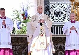 El grito del Papa en su mensaje pascual: «¡Que quienes tienen el poder de desatar guerras elijan la paz!»