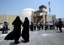 Un misil estadounidense cae a 75 metros de la central nuclear iraní de Bushehr