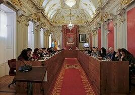 Darias ante la crisis de gobierno: desgaja Movilidad y Empleo del área de Pedro Quevedo en un pleno extraordinario