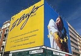 Quevedo planta una lona en el centro de Madrid con un baifo y dispara las teorías sobre un nuevo disco