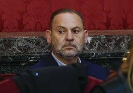 Los sobres con dinero del PSOE marcan por sorpresa el inicio del juicio a Ábalos