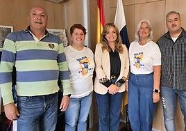 La consejera canaria de Sanidad se compromete a defender en Madrid las reivindicaciones de las auxiliares de enfermería