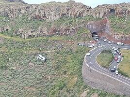 Accidente en La Gomera: un fallecido, cuatro heridos graves y once de carácter moderado tras precipitarse una guagua por un terraplén