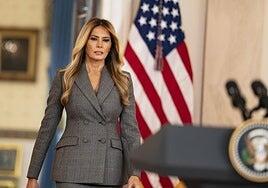 «¿Por qué ahora?», la pregunta que Melania Trump eludió en su declaración para desvincularse de Epstein