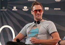 Alexander Skarsgard, el segundo de a bordo