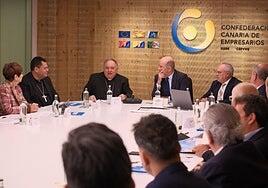Habitaciones de hotel, comida y coches: las empresas aportan su granito de arena a la visita del papa a Canarias