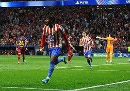 El Atlético sabe sufrir para preservar el sueño de la Champions